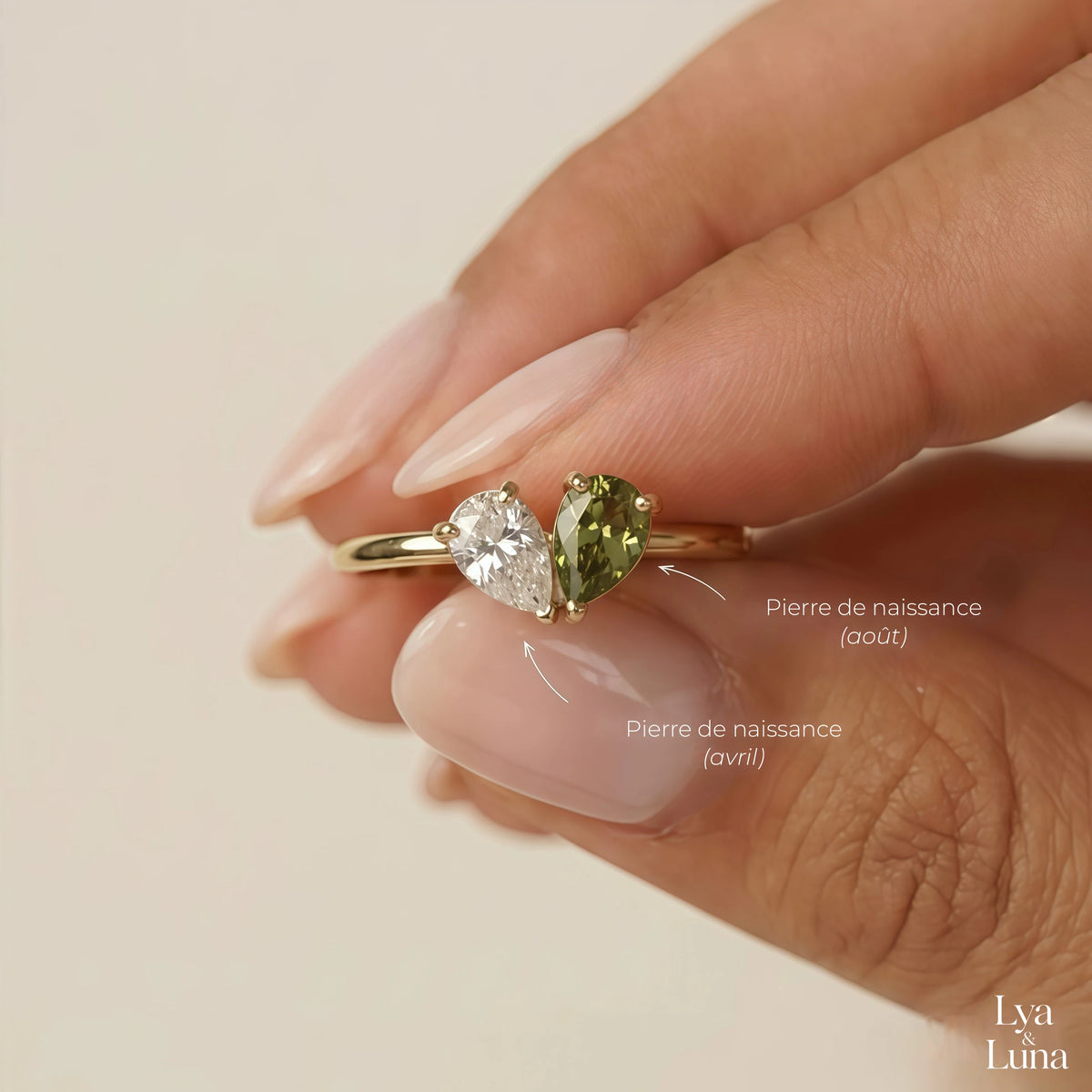 Bague Veria – détail des deux pierres de naissance (août et avril)
